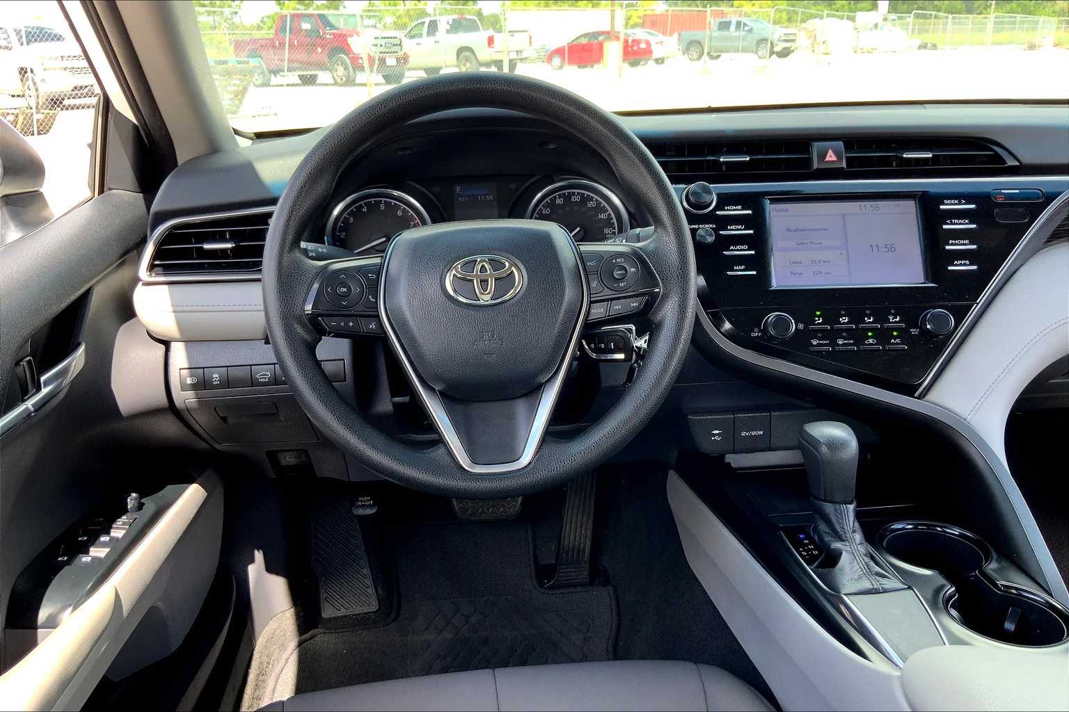 2019 Toyota Camry LE photo 5