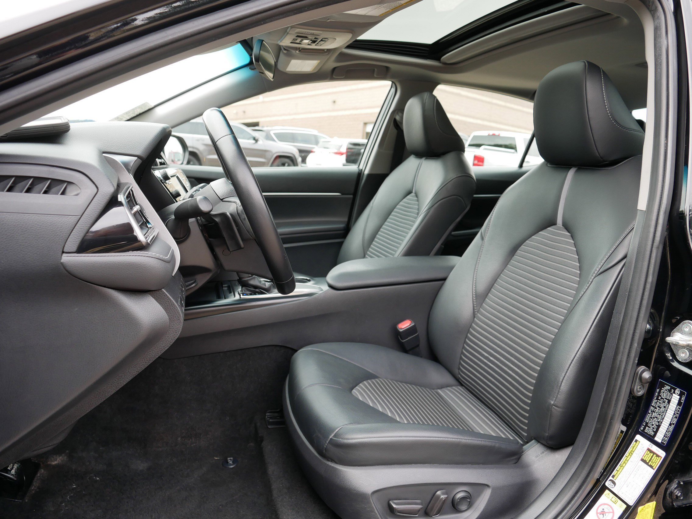 2019 Toyota Camry SE photo 33