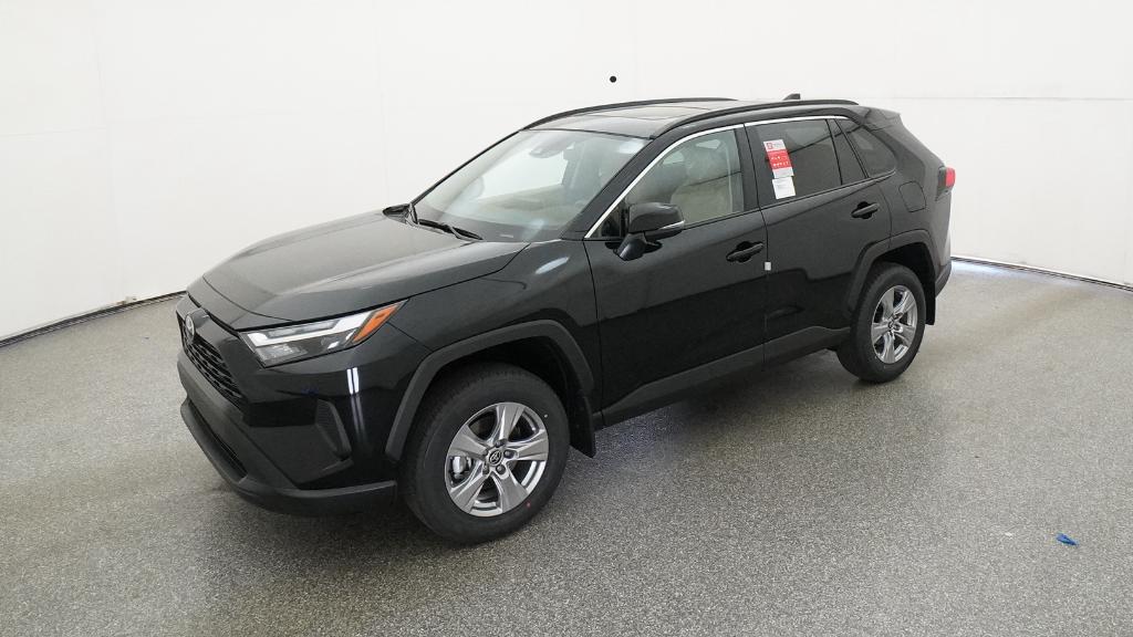 2025 Toyota RAV4 XLE's photo