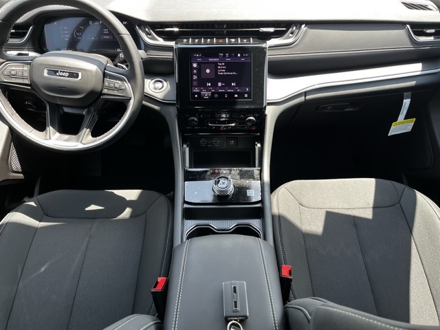 2025 Jeep Grand Cherokee Laredo X photo 9