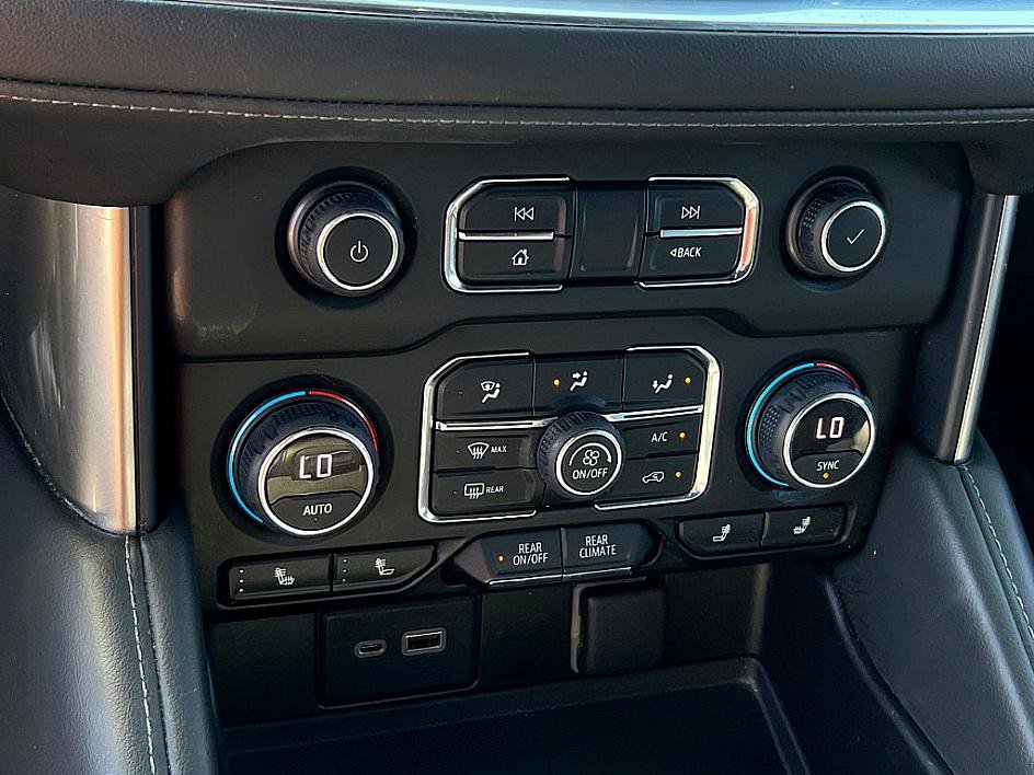 2021 Chevrolet Suburban LT photo 13