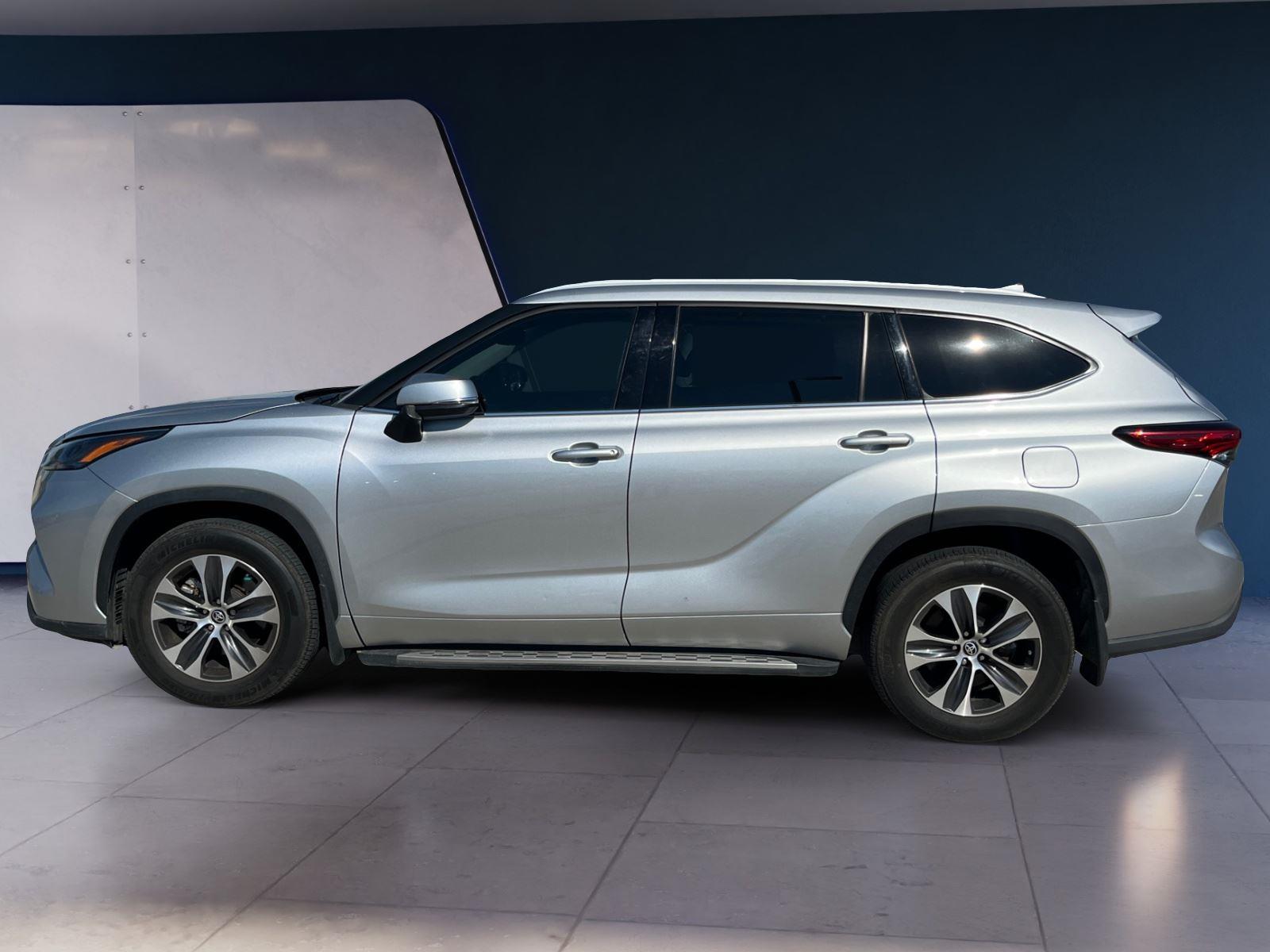 2022 Toyota Highlander XLE photo 2
