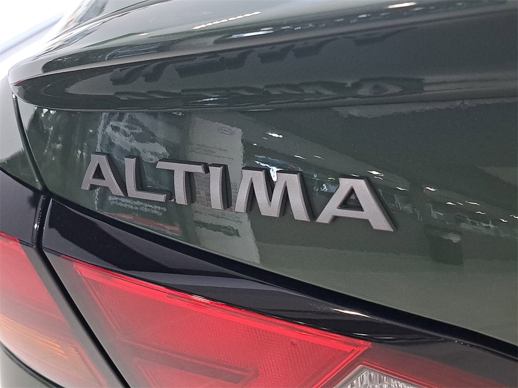 2025 Nissan Altima 2.5 SR photo 9