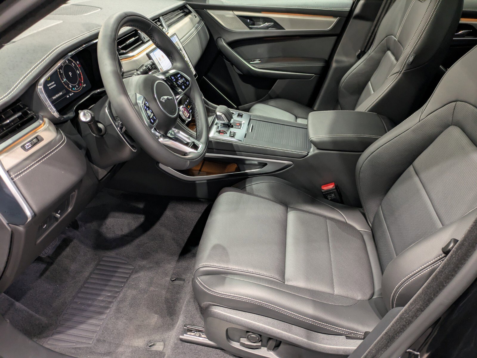 2026 Jaguar F-PACE R-Dynamic S P250 photo 6