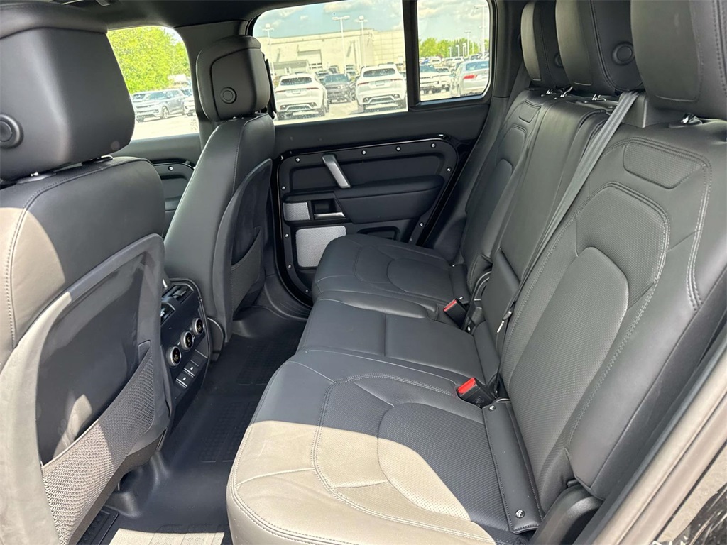 2024 Land Rover Defender V8 photo 5