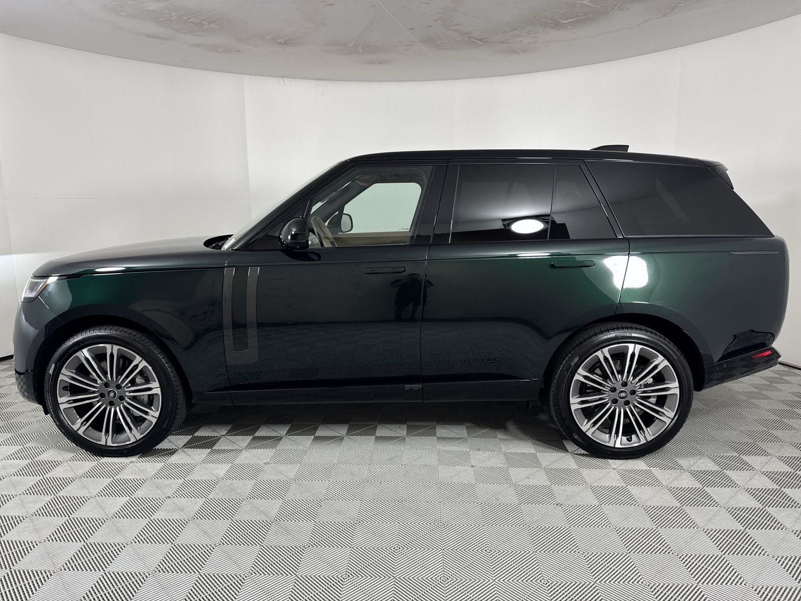 2025 Land Rover Range Rover SE photo 2