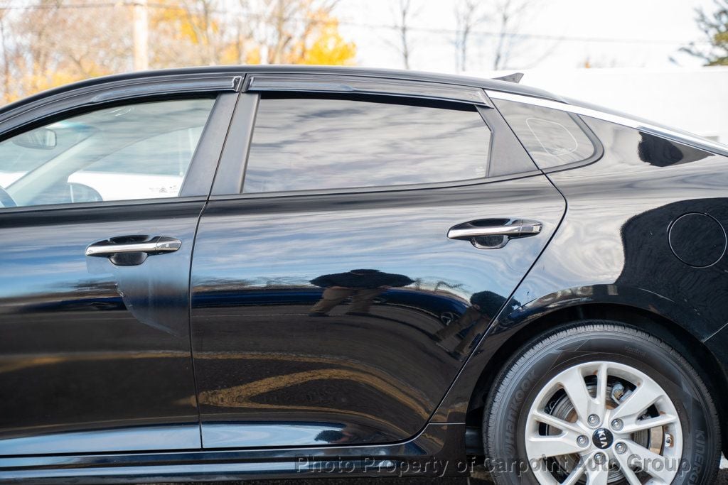 2017 Kia Optima LX photo 3