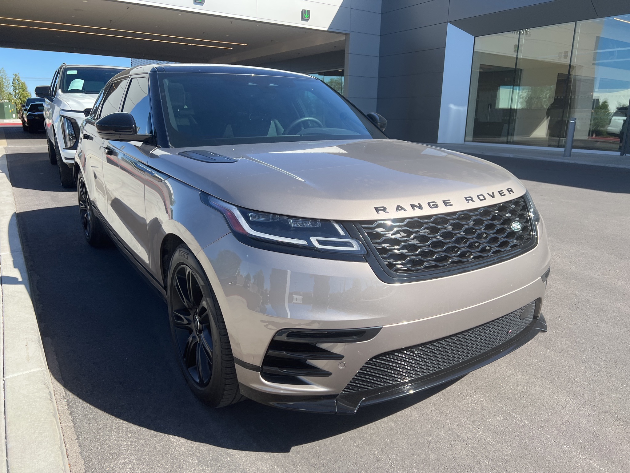 2022 Land Rover Range Rover Velar P250 R-Dynamic S photo 4