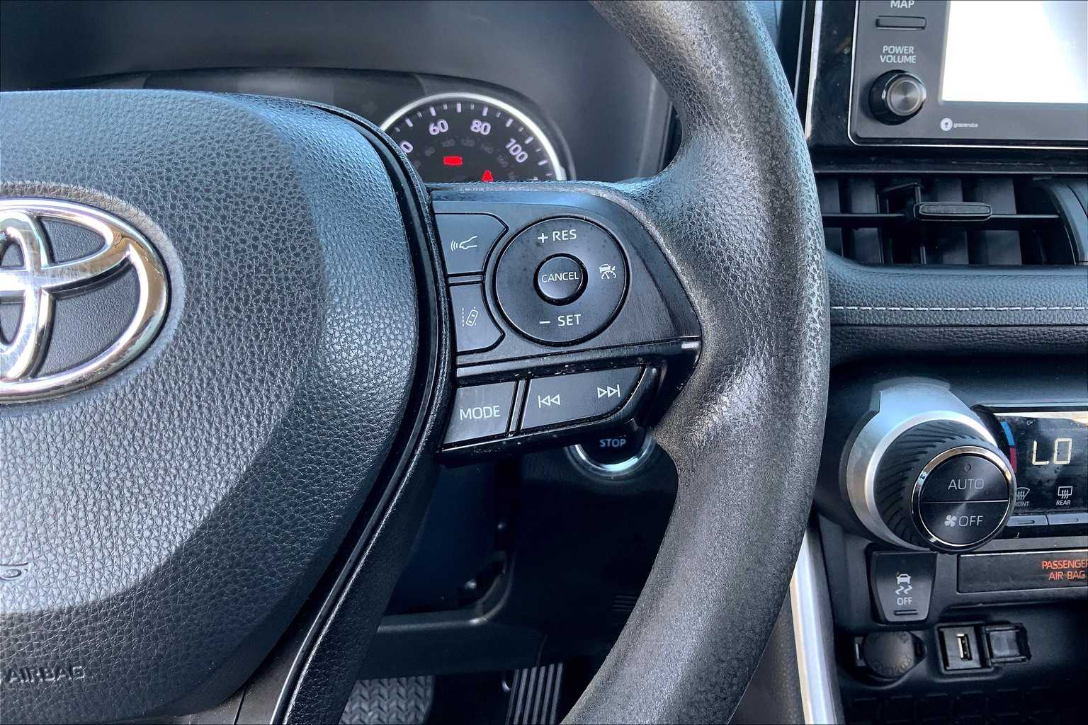 2022 Toyota RAV4 XLE photo 22