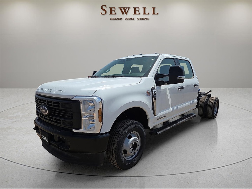 2025 Ford F-350 Super Duty Chassis Cab XL's photo