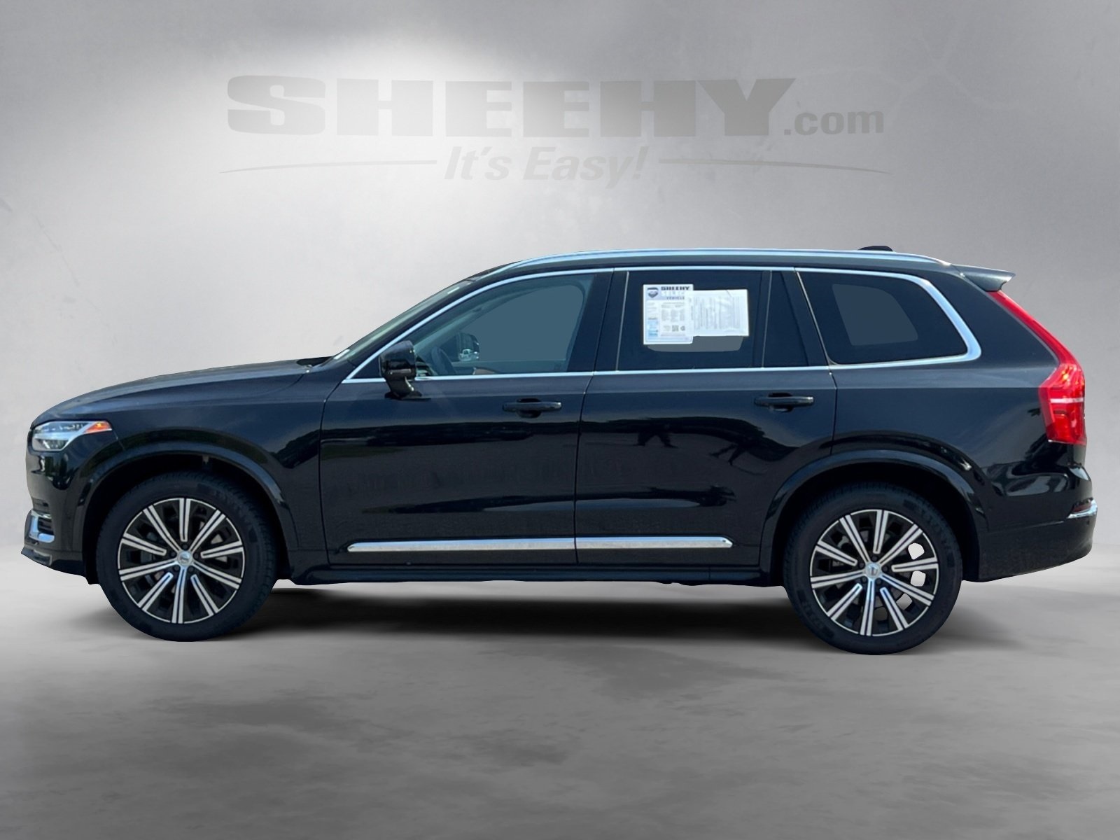 2023 Volvo XC90 B5 Plus photo 3