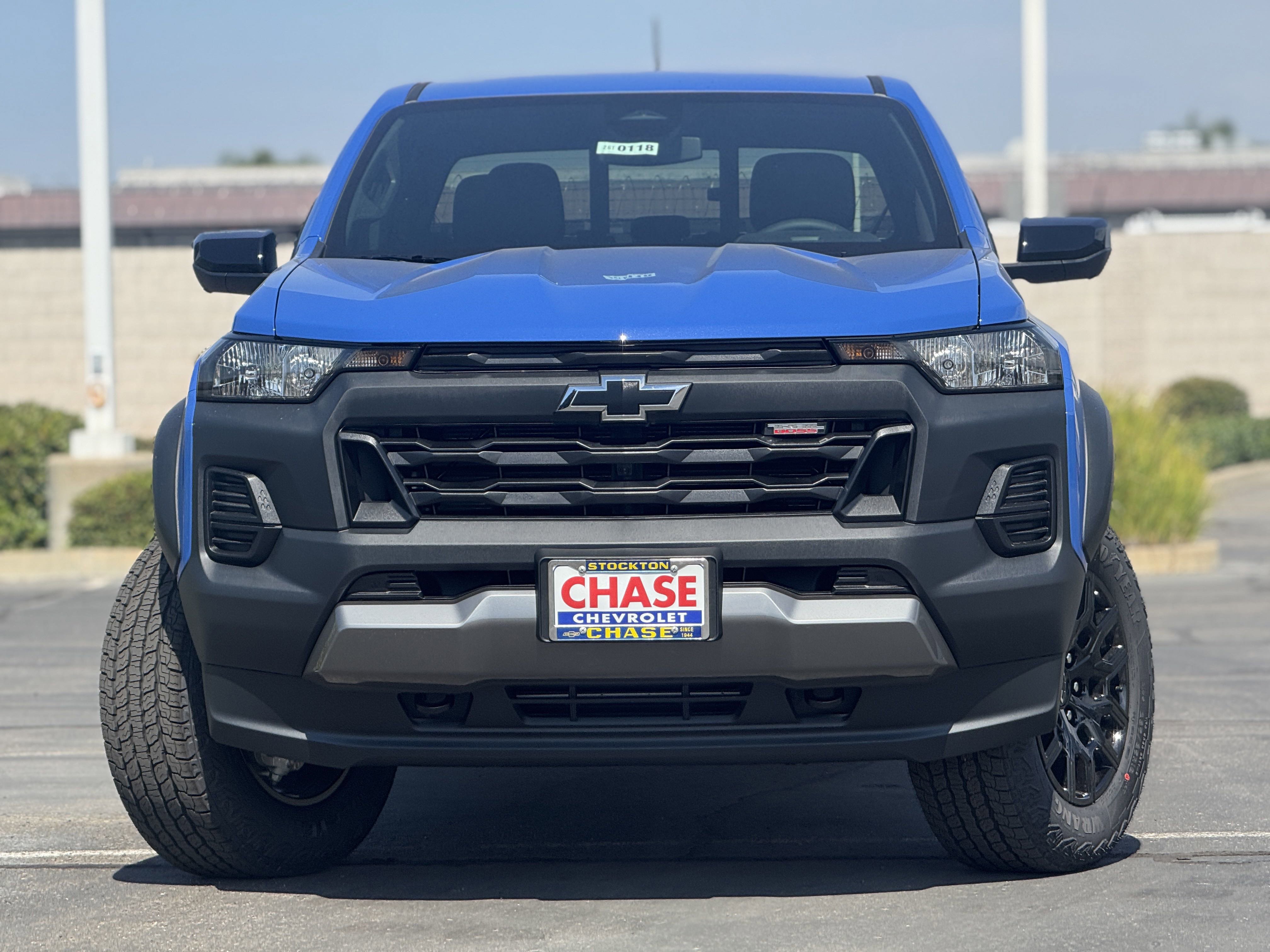 2026 Chevrolet Colorado Trail Boss photo 2