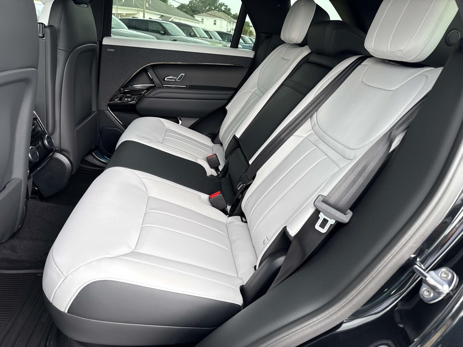 2025 Land Rover Range Rover Sport SE photo 6