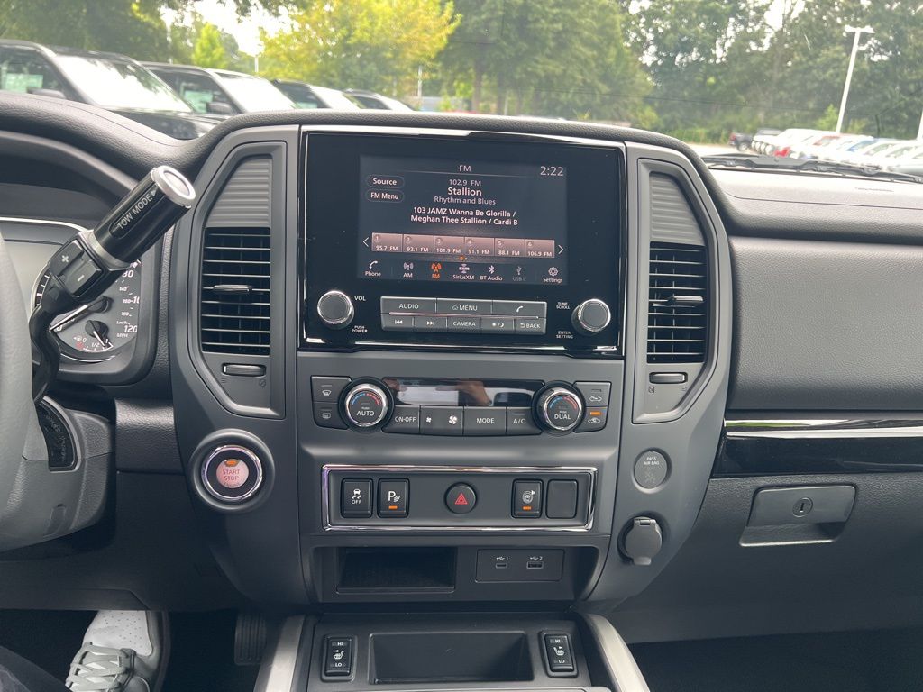 2024 Nissan Titan SV photo 12