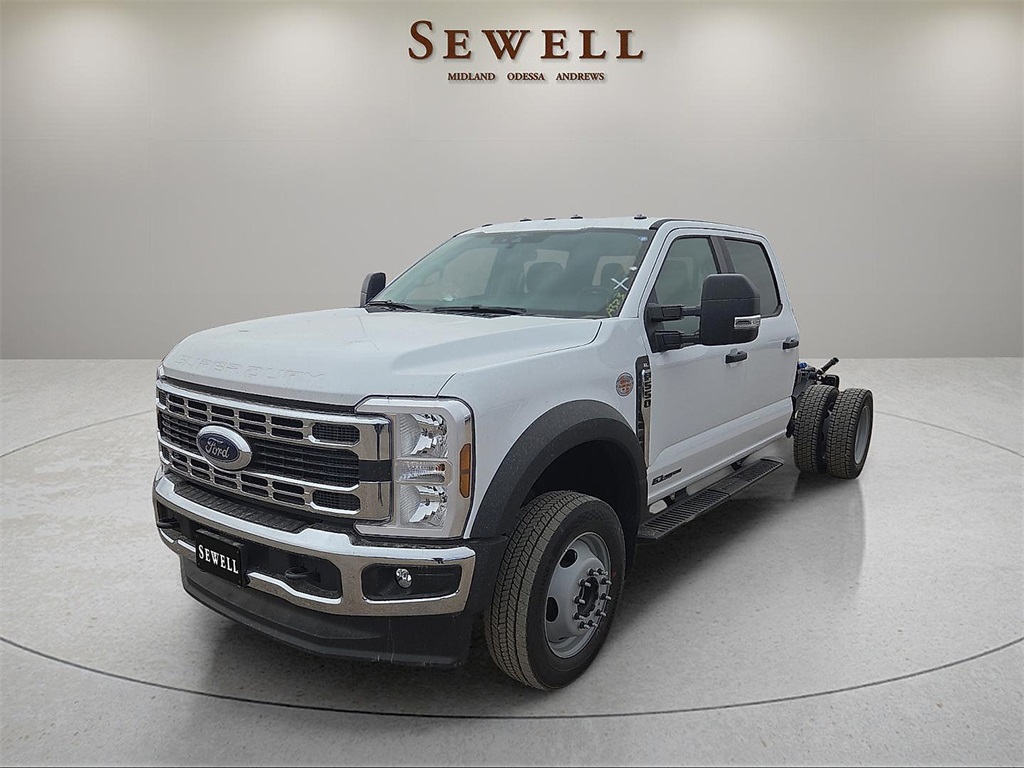 2026 Ford F-550 Super Duty Chassis Cab XL's photo
