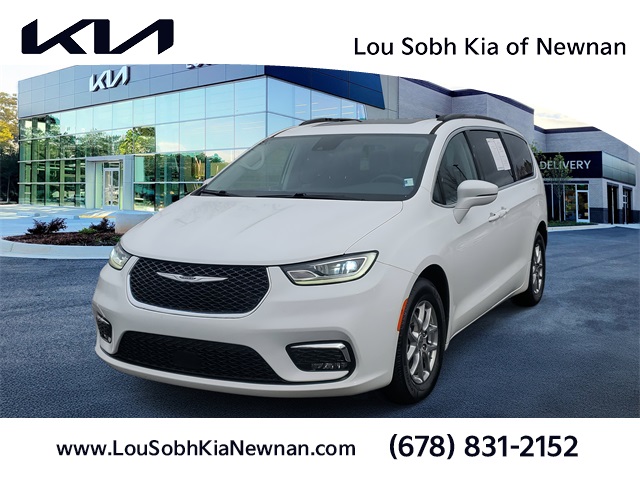 2021 Chrysler Pacifica Touring's photo