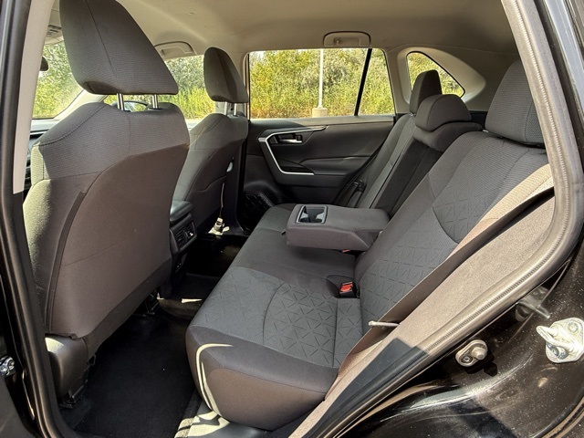 2024 Toyota RAV4 XLE photo 12