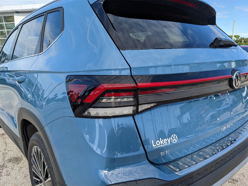 2025 Volkswagen Taos SE photo 4