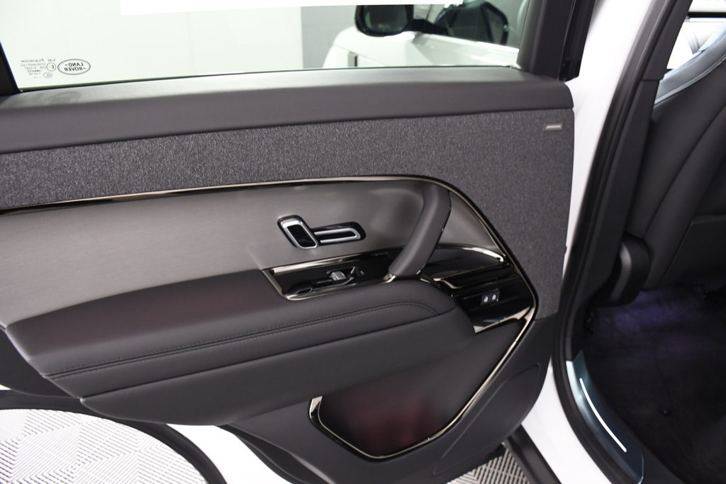 2025 Land Rover Range Rover Sport SE photo 23