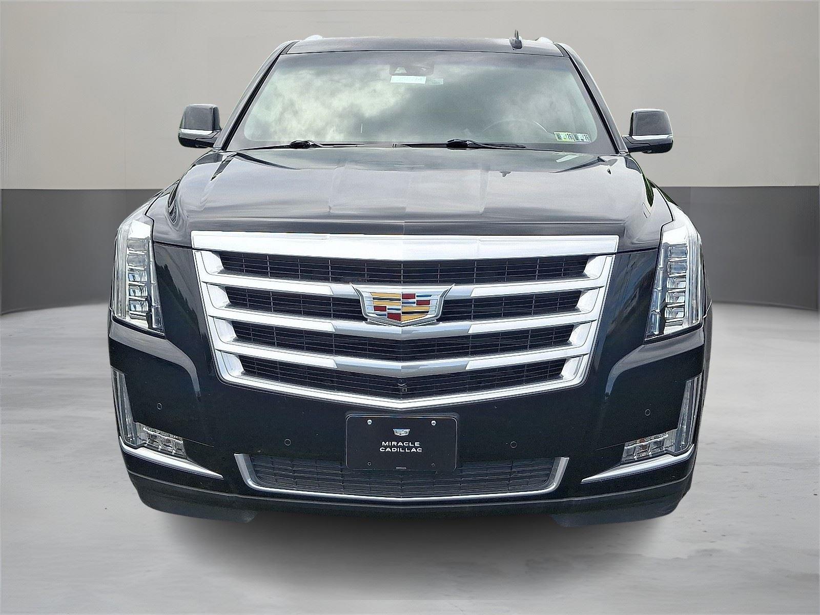 2017 Cadillac Escalade Luxury photo 2