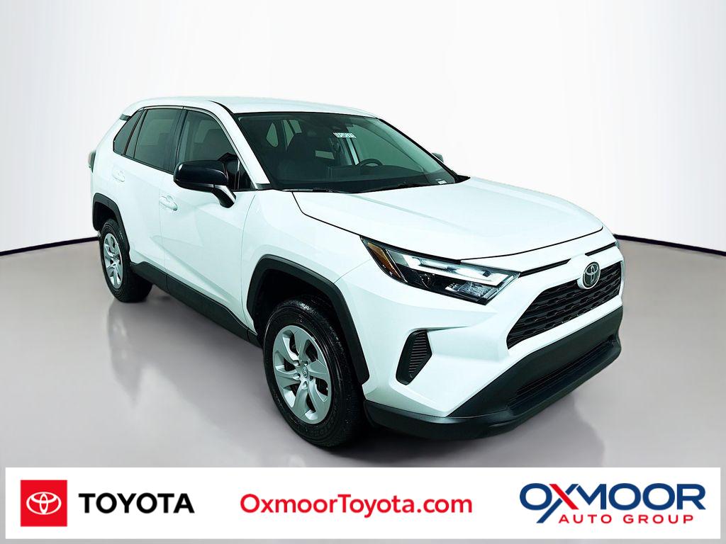 2025 Toyota RAV4 LE's photo