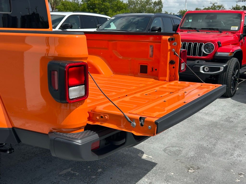 2025 Jeep Gladiator Sport S photo 19
