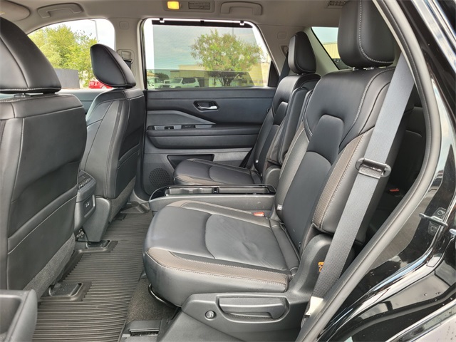 2024 Nissan Pathfinder SL photo 10