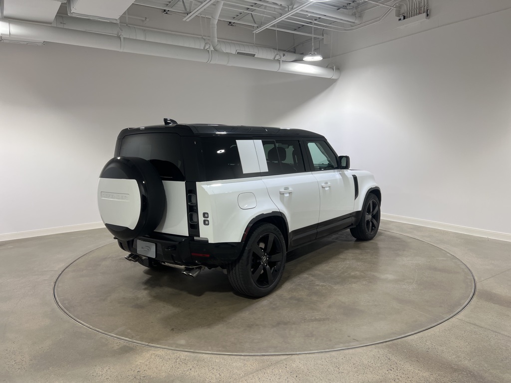 2025 Land Rover Defender 110 V8 photo 4
