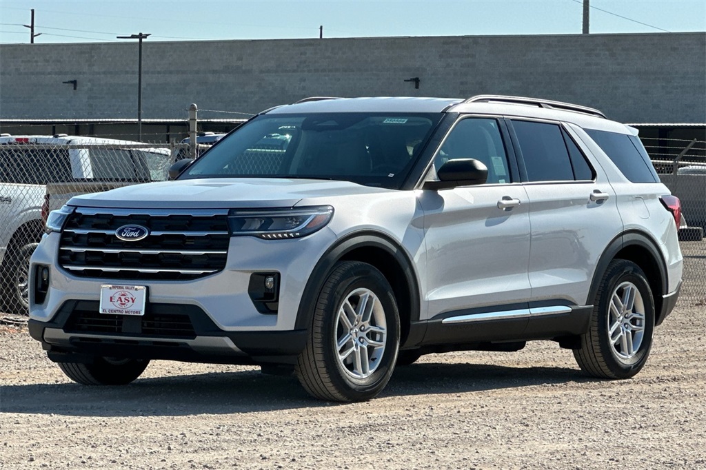2025 Ford Explorer photo 8