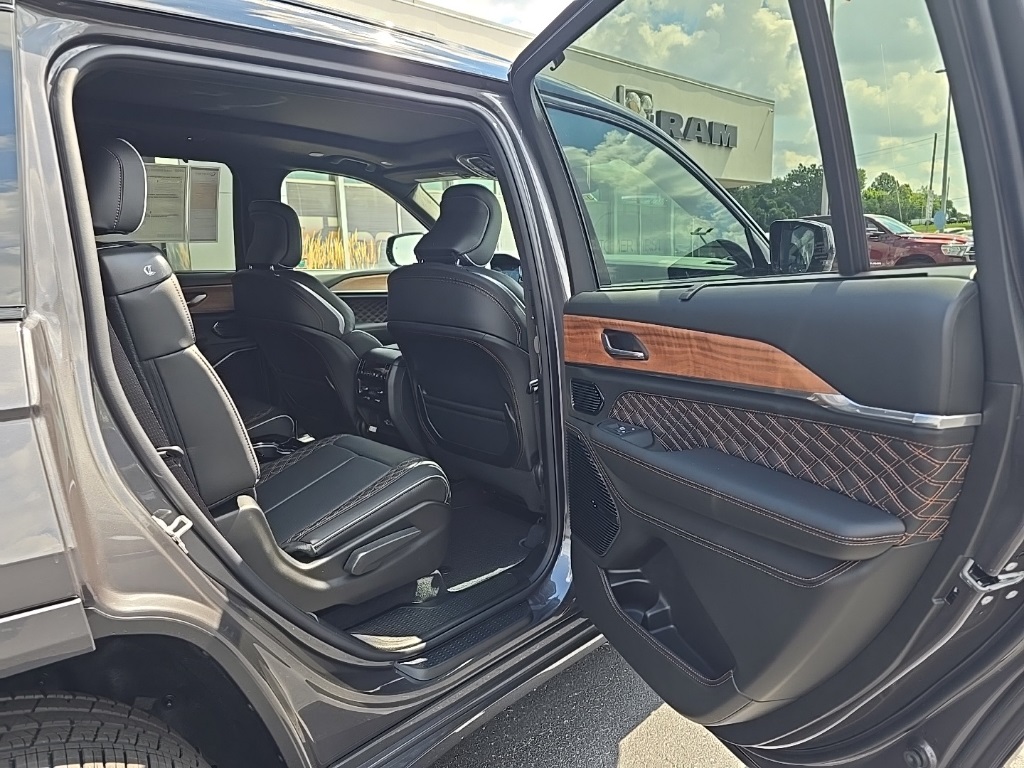 2025 Jeep Grand Cherokee L Summit Reserve photo 17