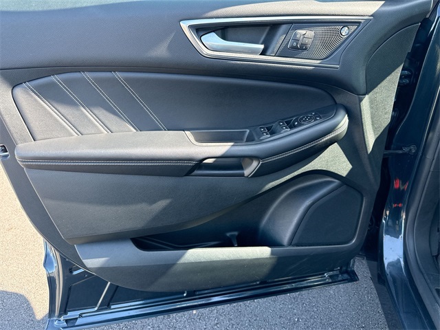 2022 Ford Edge ST photo 9