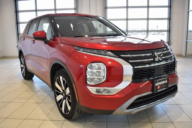 2025 Mitsubishi Outlander SE's photo