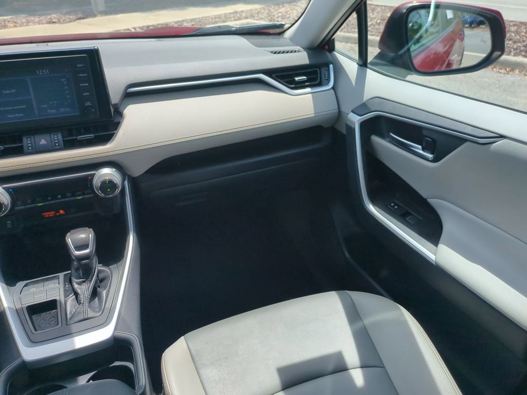 2019 Toyota RAV4 XLE Premium photo 16