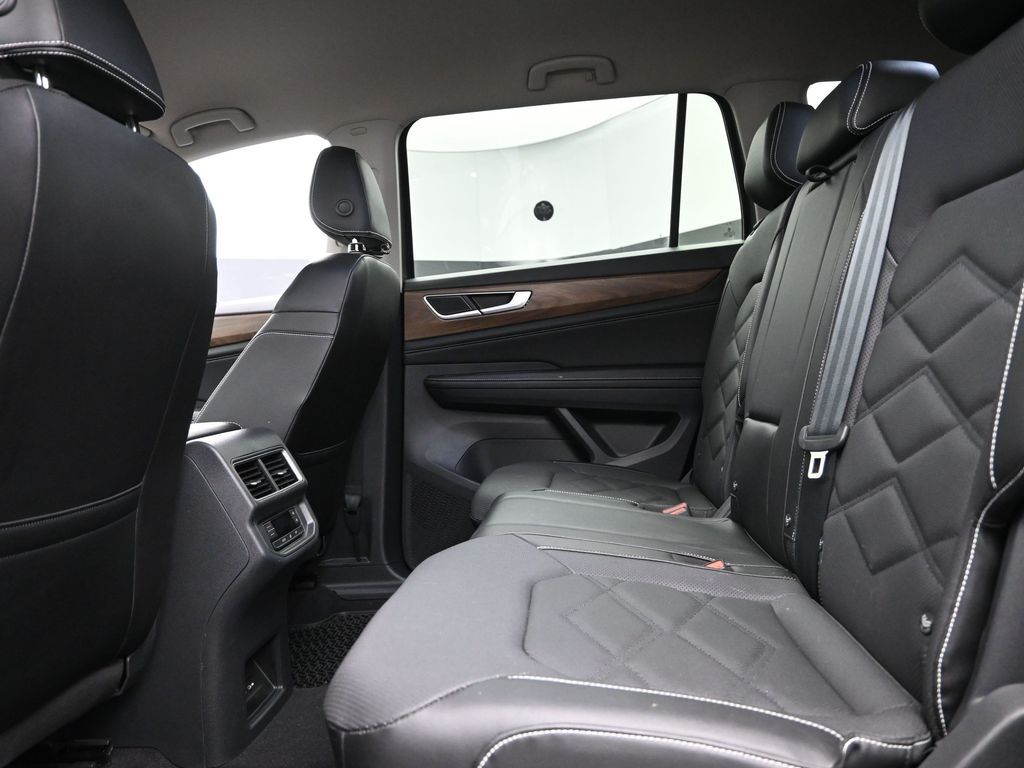 2024 Volkswagen Atlas SE photo 8