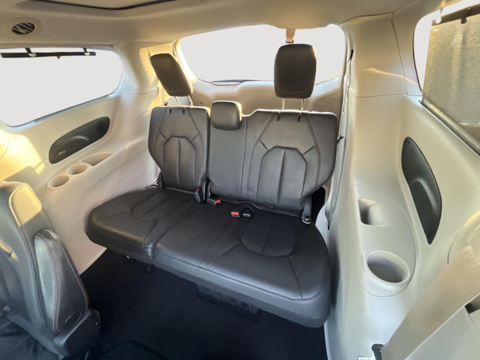 2017 Chrysler Pacifica Touring Plus photo 14