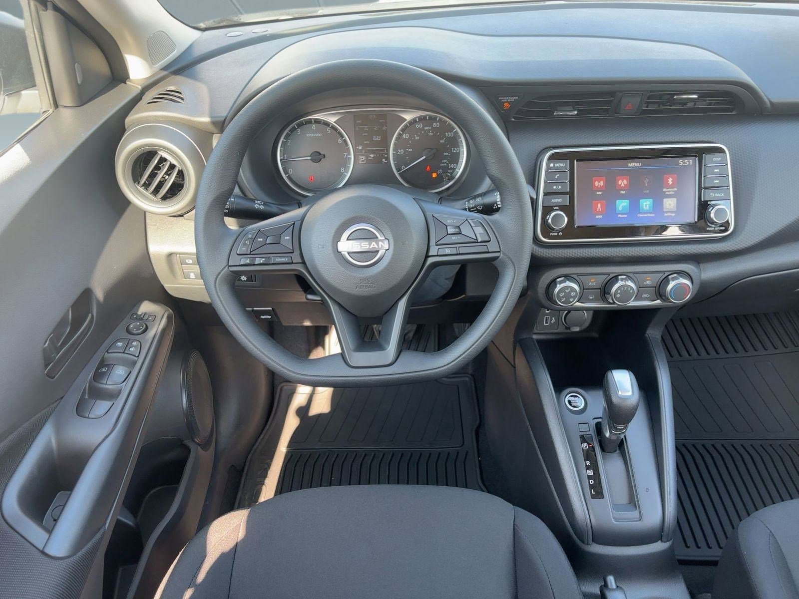 2025 Nissan Kicks Play S photo 24