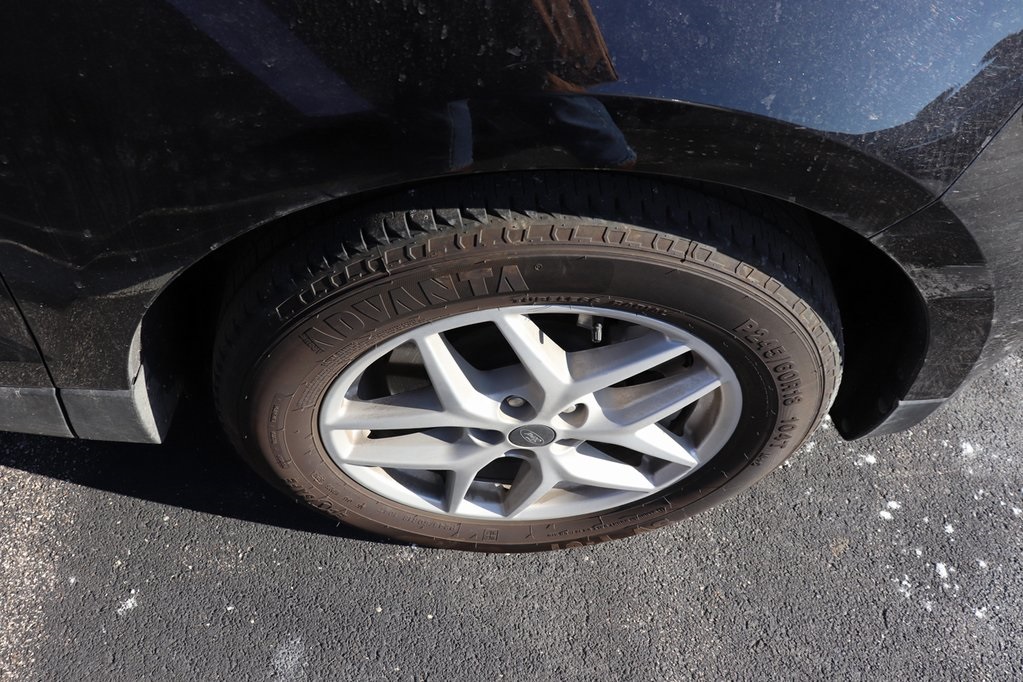 2024 Ford Edge SEL photo 3