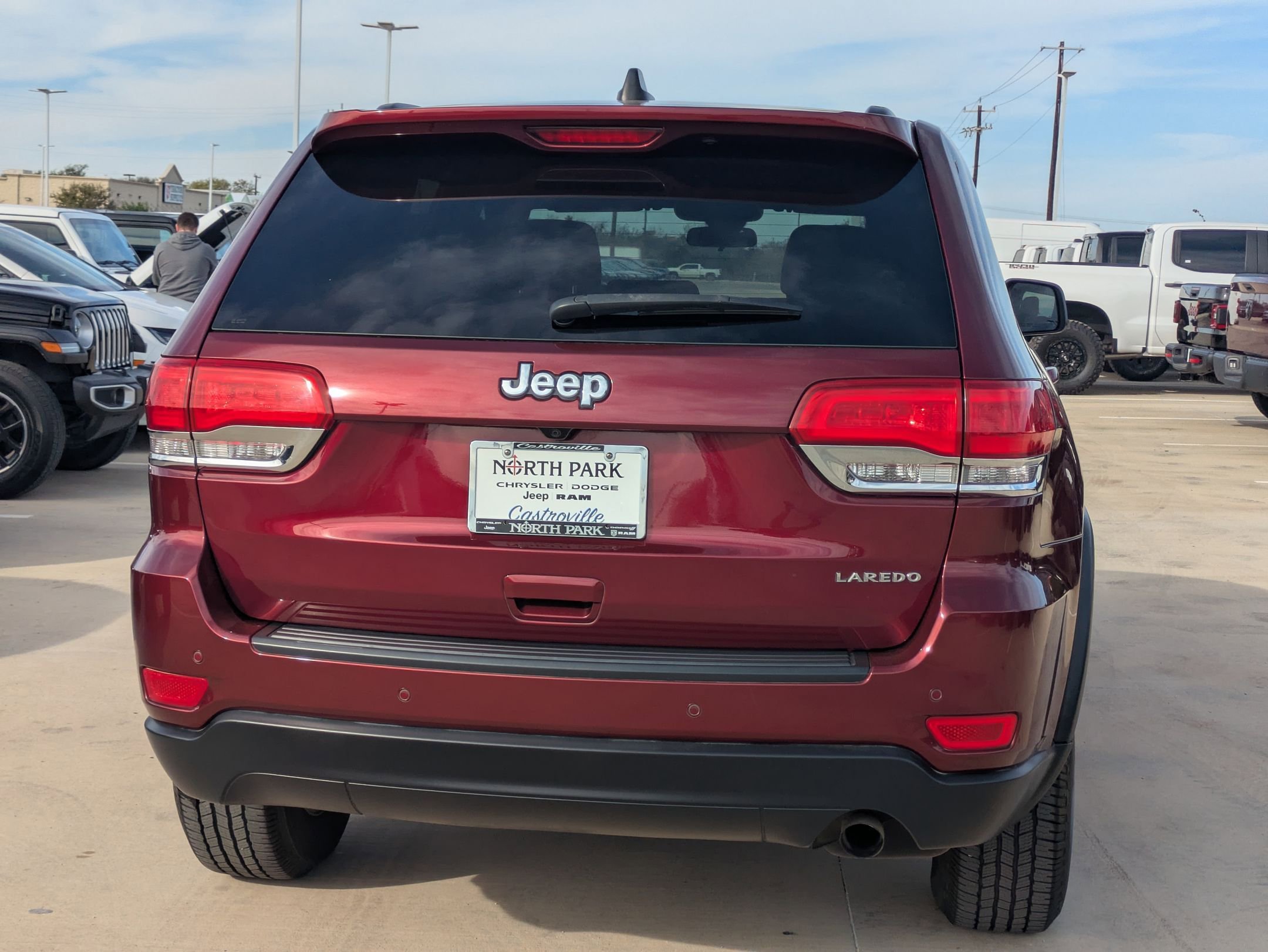 2018 Jeep Grand Cherokee Laredo photo 2