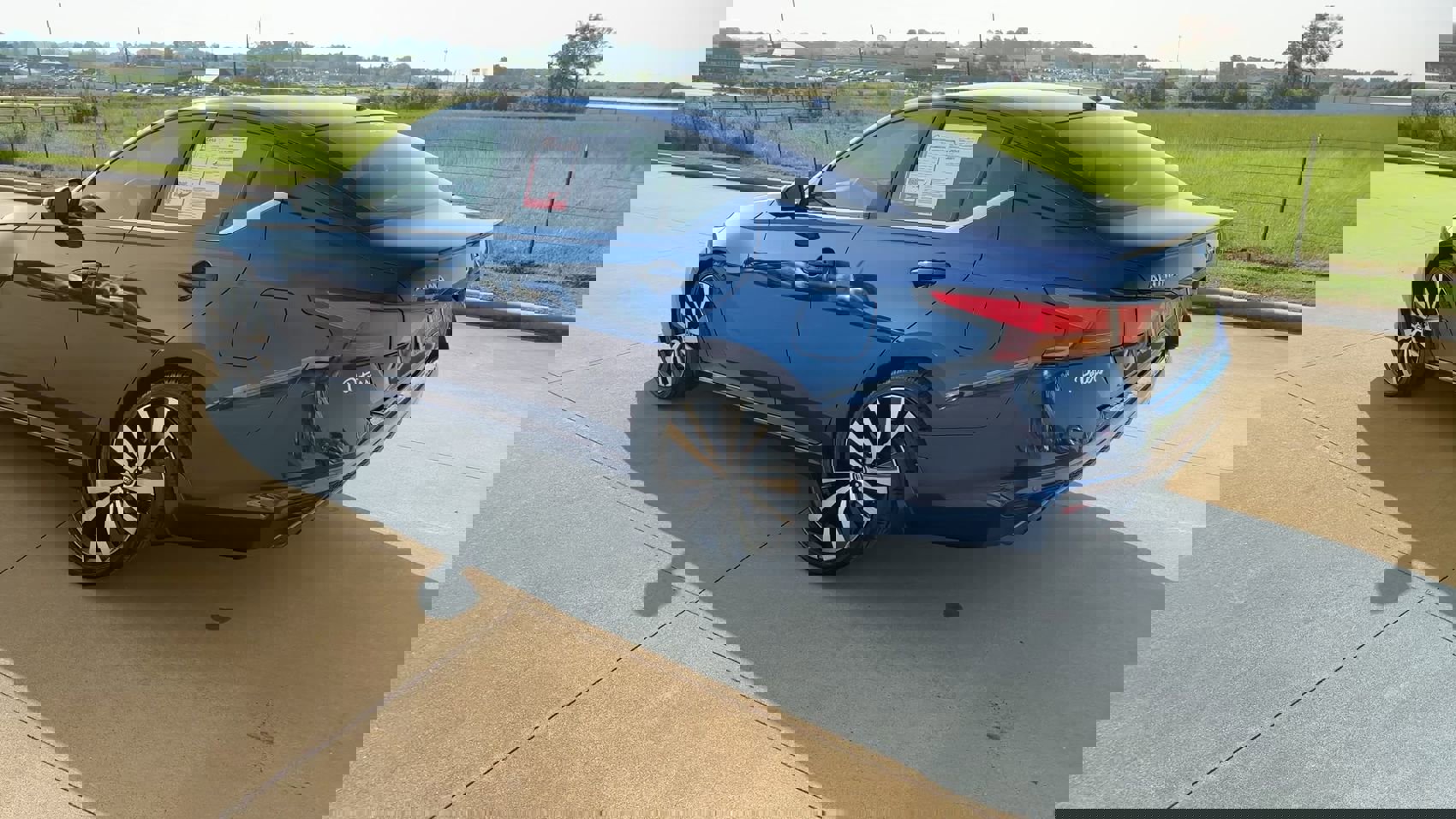 2020 Nissan Altima SR photo 3