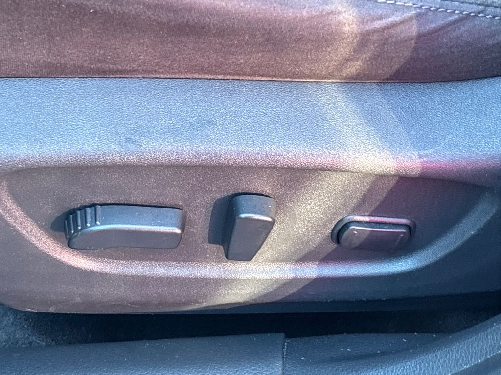 2016 Nissan Rogue SV photo 37