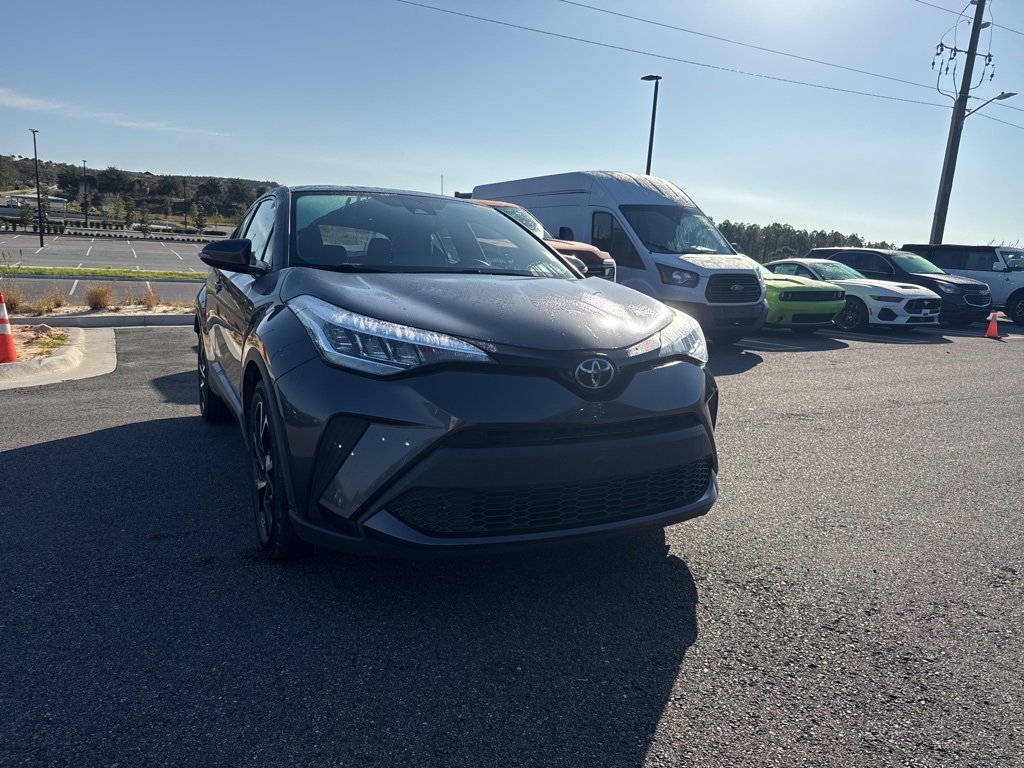 2021 Toyota C-HR XLE's photo