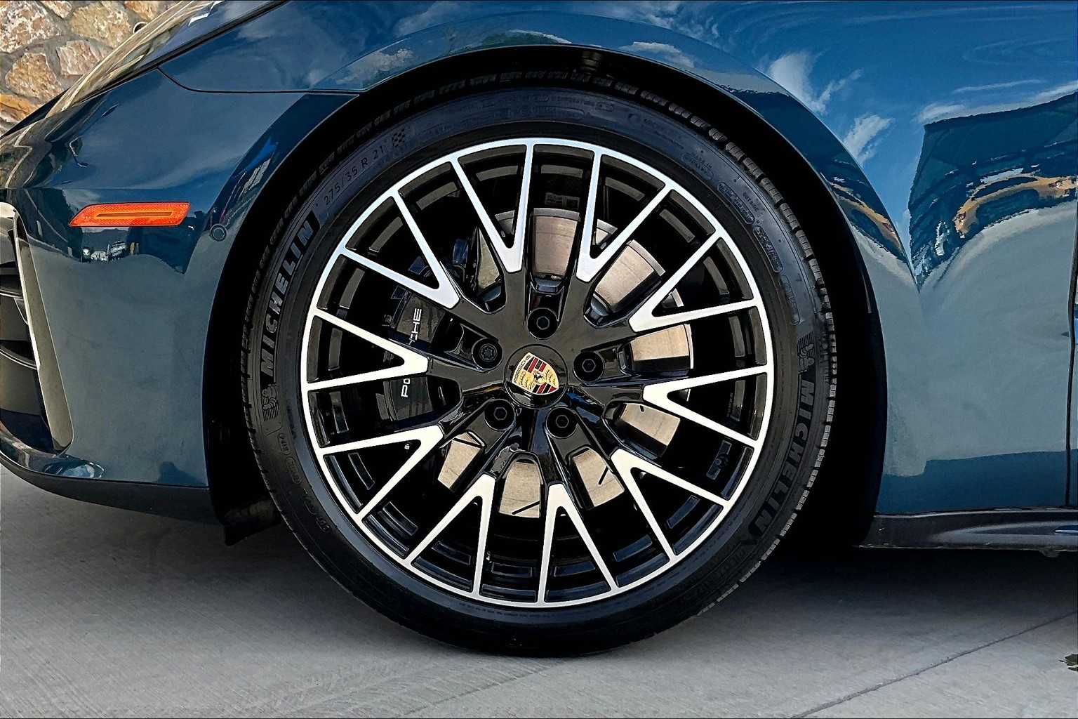 2025 Porsche Panamera 4 E-Hybrid photo 11