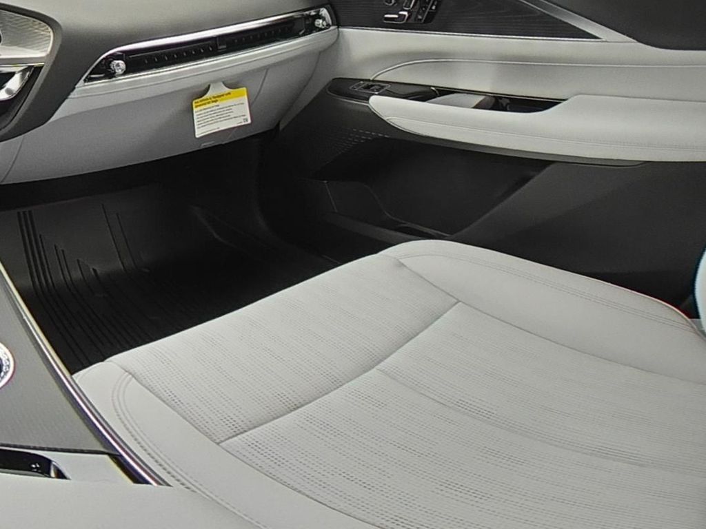 2025 Cadillac Lyriq Sport photo 13