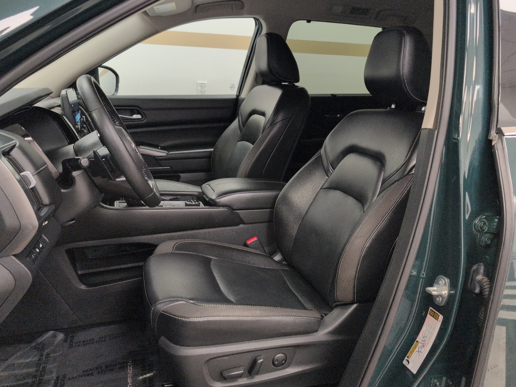 2023 Nissan Pathfinder SL photo 4