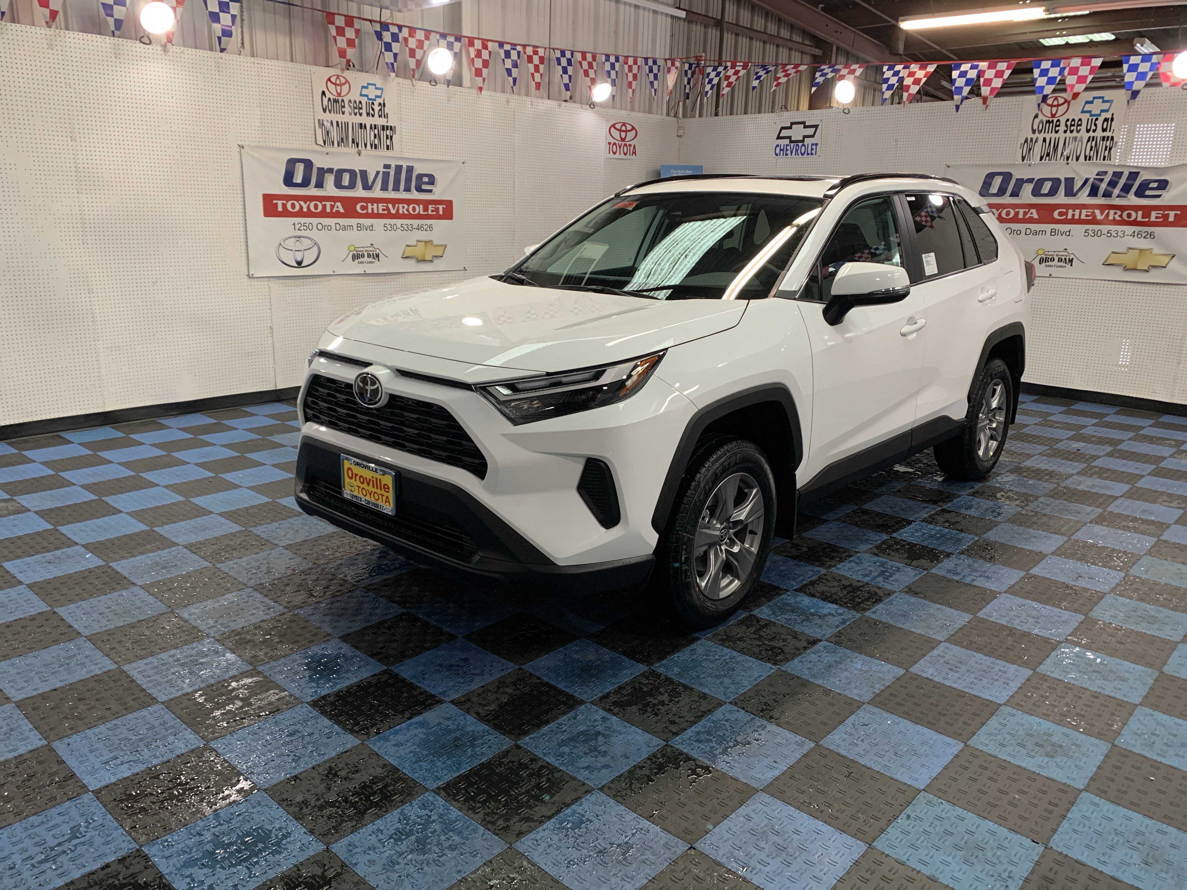 2025 Toyota RAV4 XLE's photo