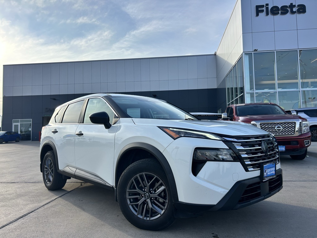 2024 Nissan Rogue S's photo