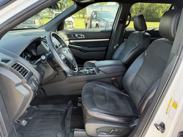 2018 Ford Explorer XLT photo 18