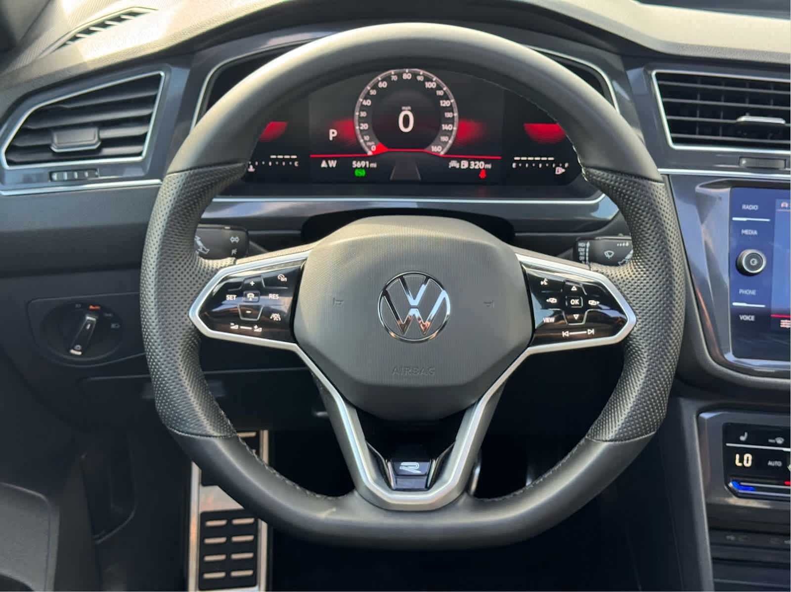 2023 Volkswagen Tiguan SE R-Line Black photo 28