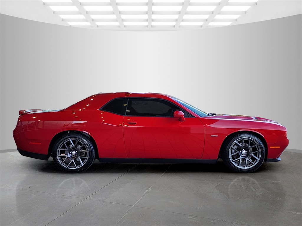 2016 Dodge Challenger SXT Plus photo 3