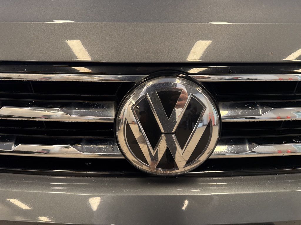 2018 Volkswagen Tiguan SE photo 3